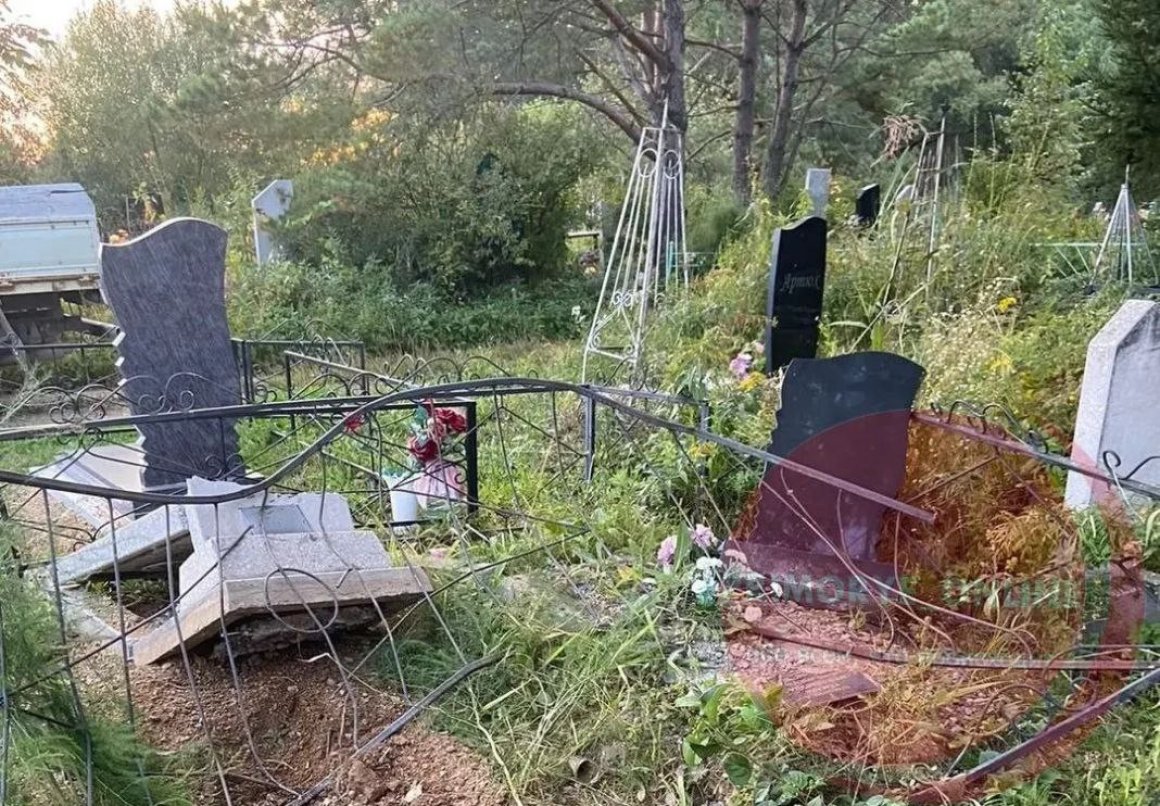 Беспредел на кладбище: жители Приморья приехали проведать усопших и обомлели