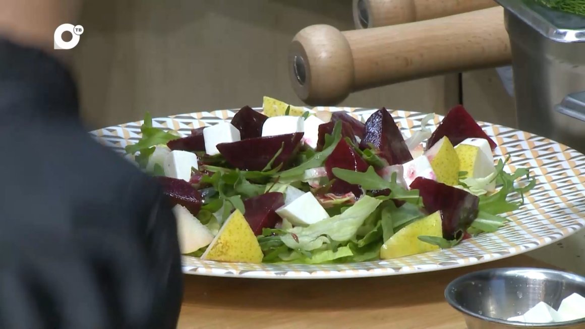 «Легко и быстро»: вкусное и полезное блюдо из свеклы от известного в Приморье повара