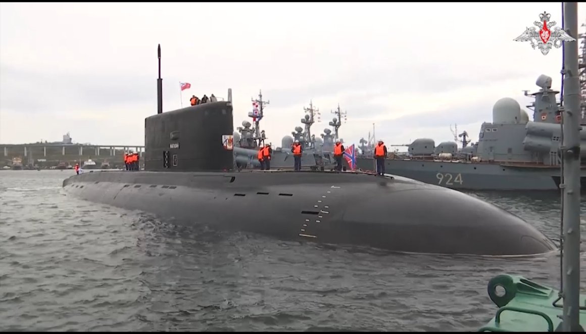Подводная лодка для высокоточных крылатых ракет всплыла во Владивостоке