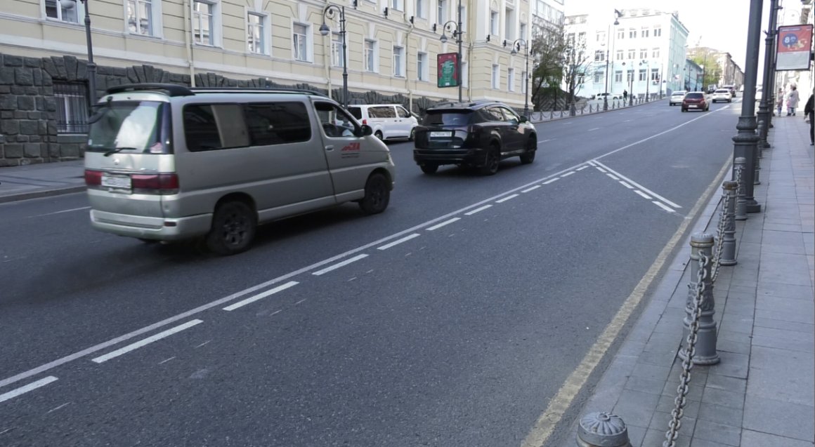 Во Владивостоке определен штраф за выезд на «выделенку» на личном автомобиле