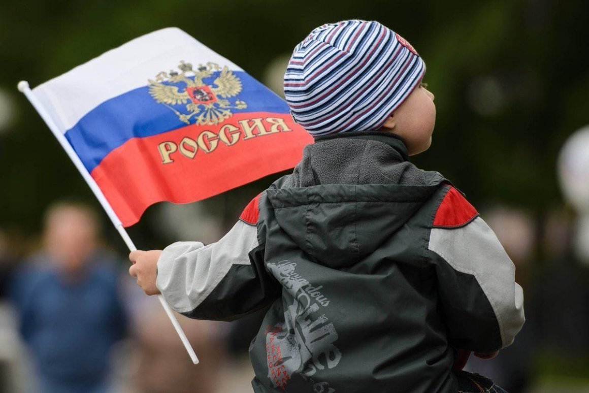 «А что мы вообще отмечаем?»: приморский учитель о важности Дня народного единства