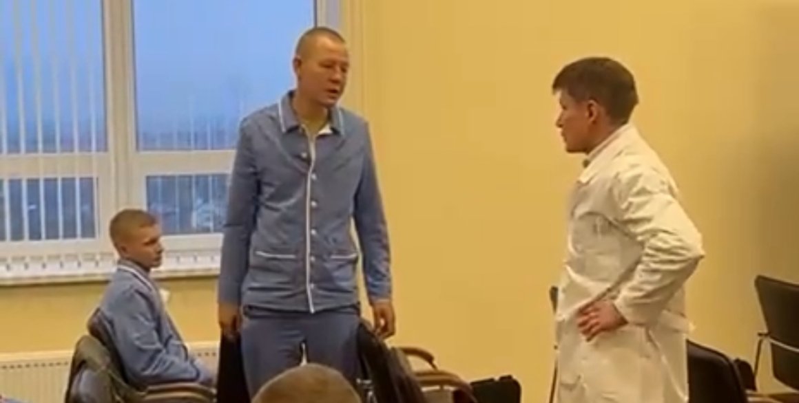 Олег Кожемяко побывал в госпитале, где лежат бойцы 155-й бригады морской пехоты — кадры