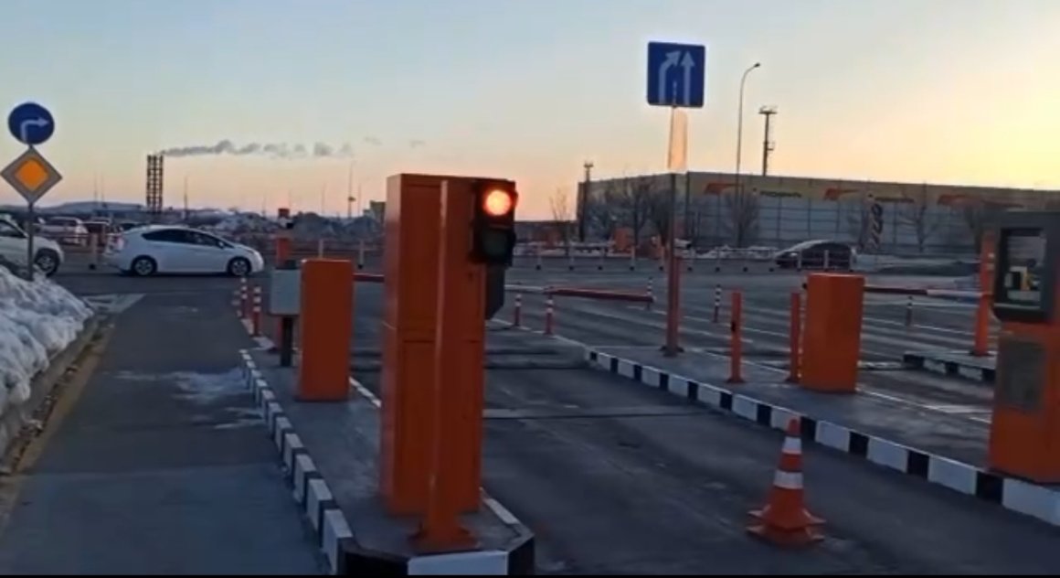 «Вот так зарабатываются деньги»: серьезная проблема назрела в аэропорту Владивостока