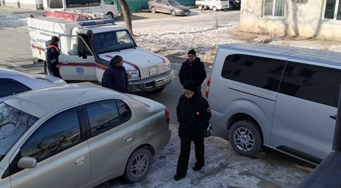 С открытой раной звала на помощь: преступление совершено возле администрации в Приморье