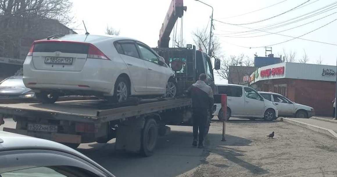 Во Владивостоке эвакуируют автомобили