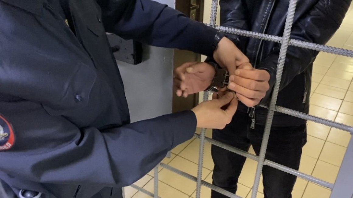 Отжимал и похищал: в Приморье задержан серийный домушник