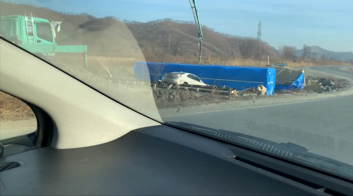 Автомобиль вылетел с моста в Приморье
