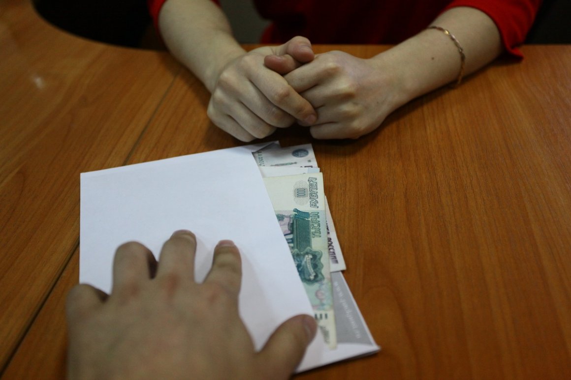 Угроза сесть в тюрьму заставила приморца раскошелиться
