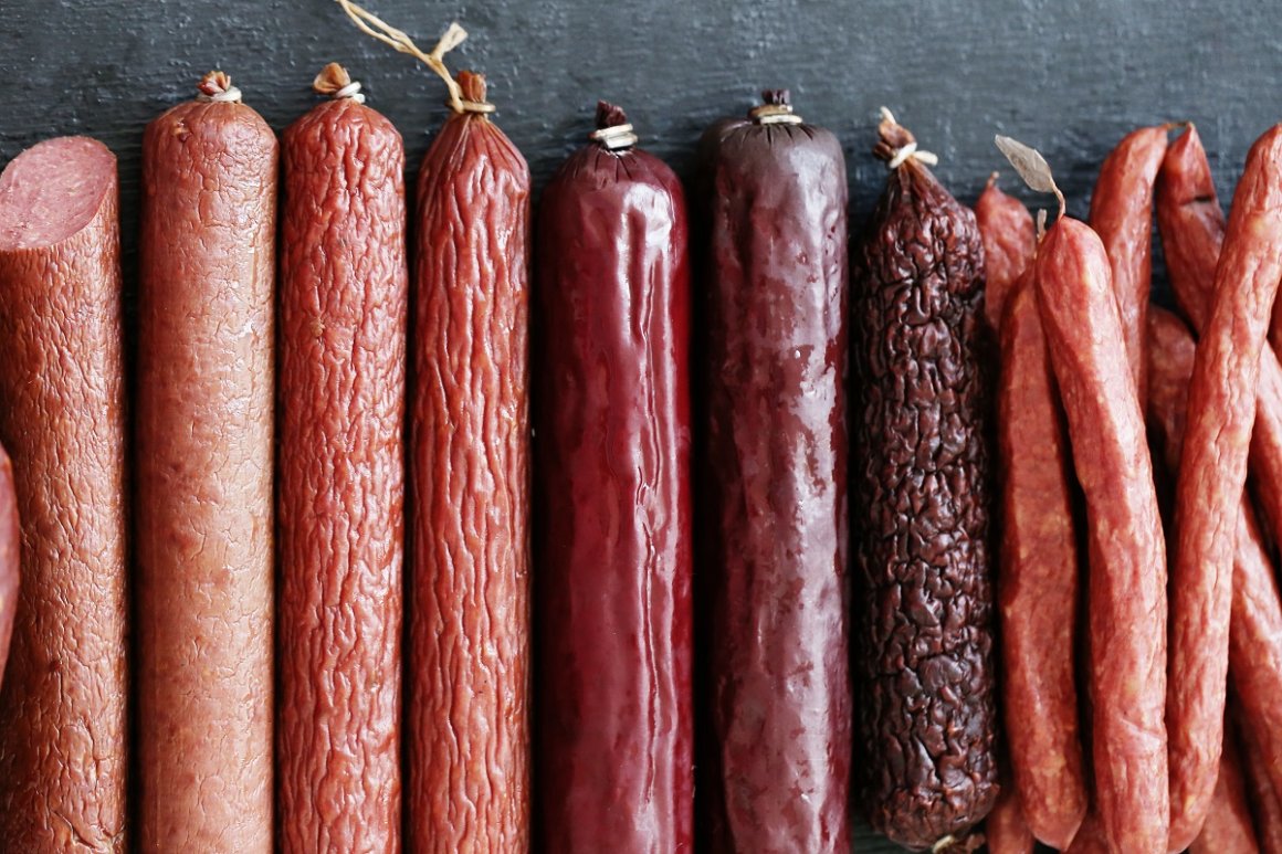 Простые способы выбрать вкусную и безвредную сырокопченую колбасу