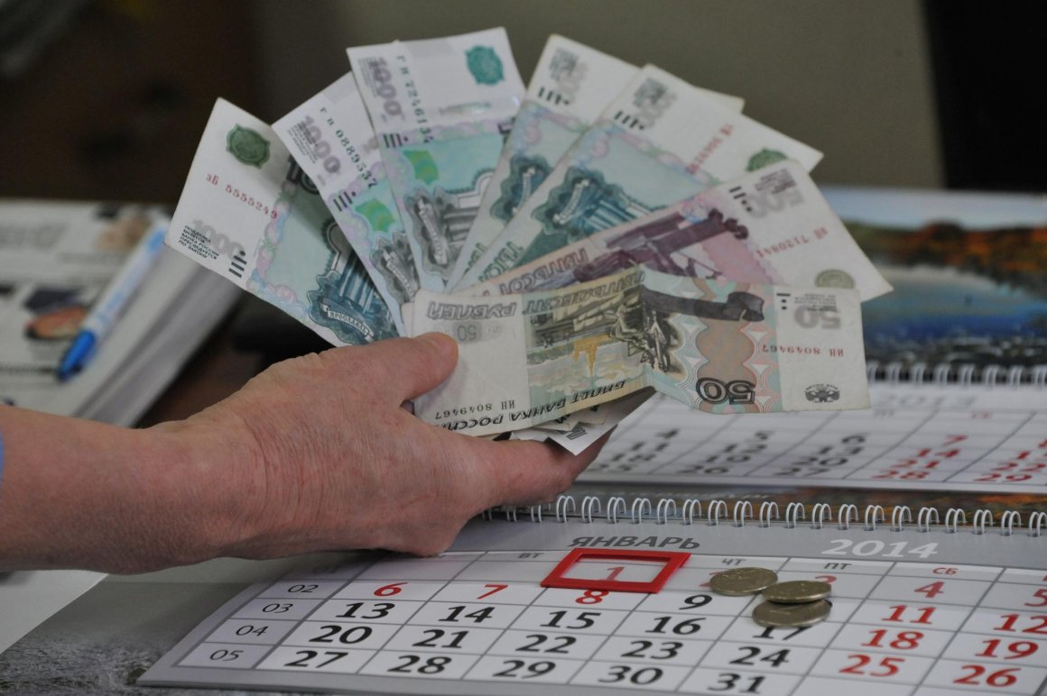 Как оплатят работу в праздничные дни с 1 по 8 января в 2025 году