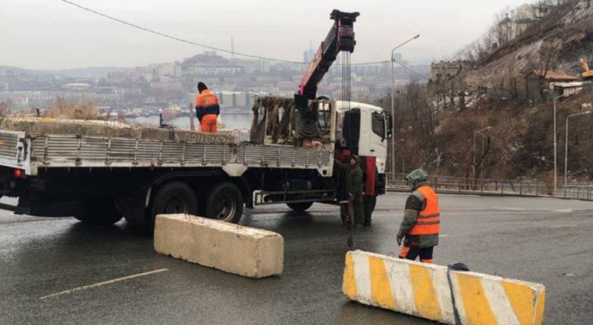 Во Владивостоке закрыли самый крутой и опасный спуск