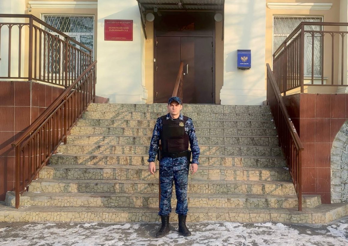 Инцидент как в кино произошел прямо в здании суда Владивостока