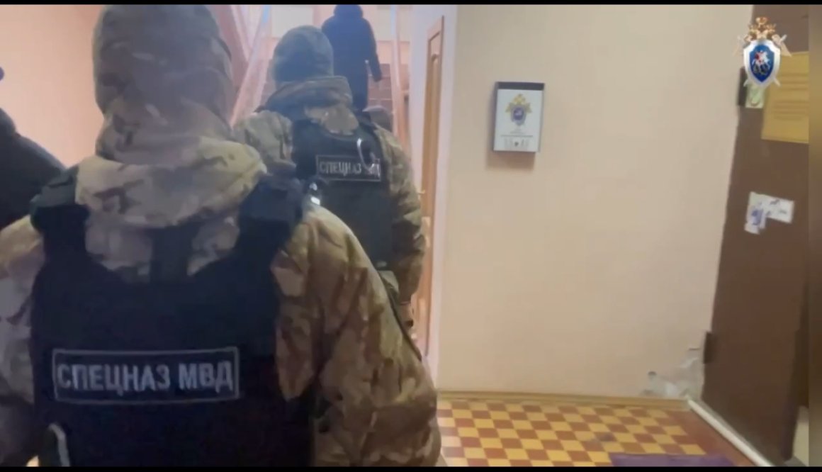 Спецназ МВД нагрянул к двум сотрудникам полиции в Приморье