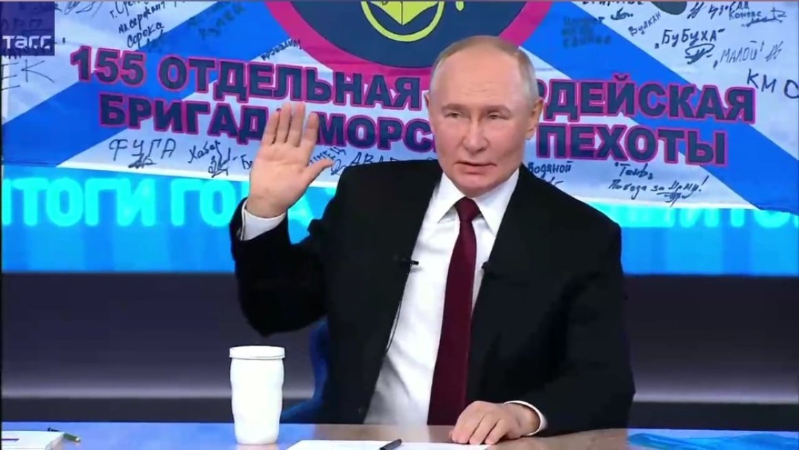Президент Владимир Путин объявил о кадровых перестановках в ВМФ