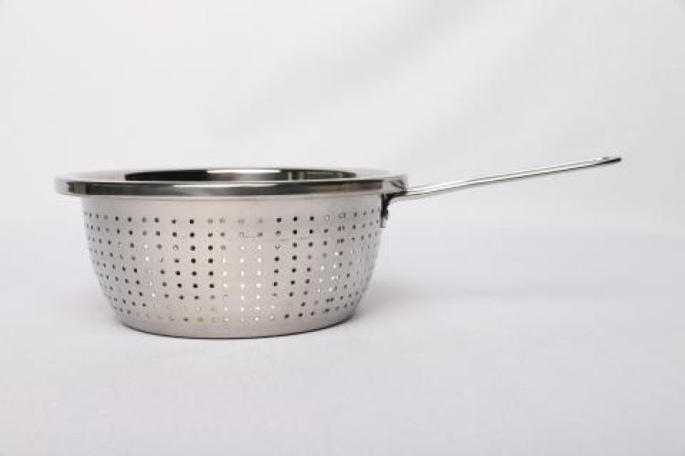 А это слово пришло к нам из немецкого языка: durchschlagen («пробитый насквозь»). Оно не очень удобно в произношении русскому человеку, отсюда и ошибки.