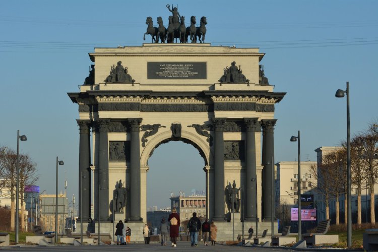 В этом городе живёт больше людей, чем во всех странах Прибалтики, вместе взятых.