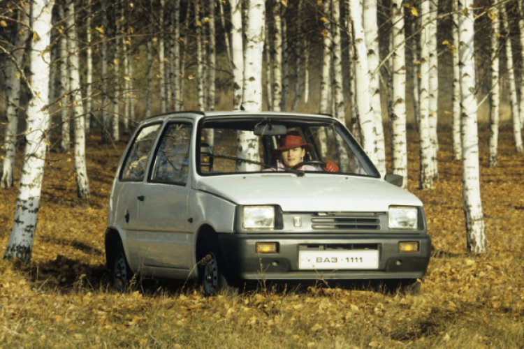 Начало серийного выпуска данного авто пришлось на трудные годы «перестройки».