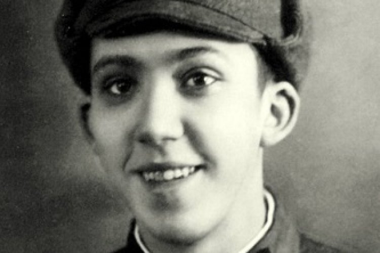 Советский артист цирка начал свою актерскую карьеру в кино с 36-летнего возраста и снимался лишь в интересных и веселых фильмах, которые завоевали любовь зрителей.