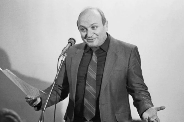Выступал с сольными спектаклями и концертными программами по собственным произведениям. Его творчество включает в себя фельетоны, репризы, миниатюры, монологи.